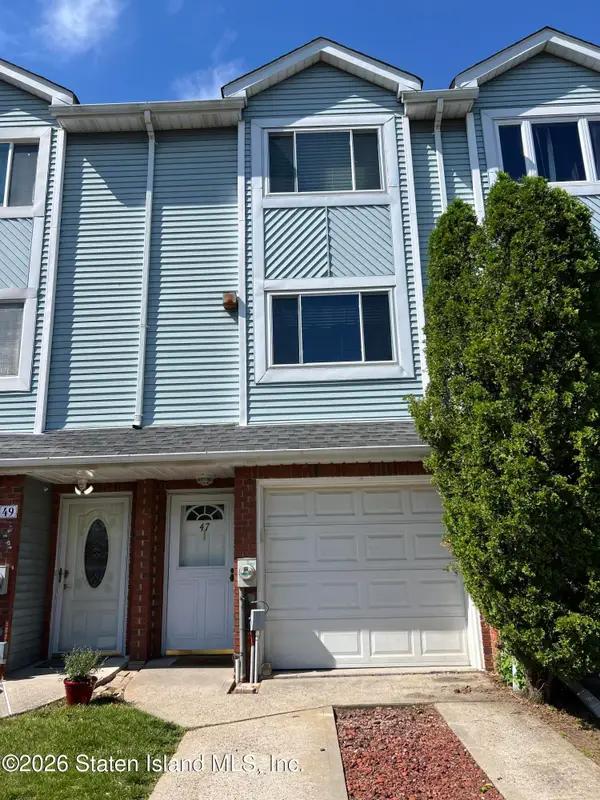 47 Pembrook Loop, Staten Island, NY 10309