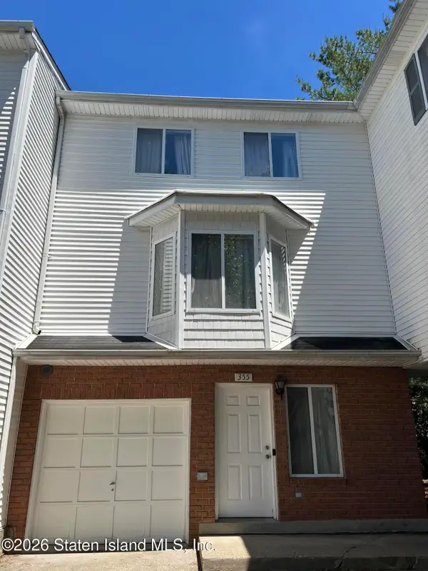 355 Aspen Knolls Way, Staten Island, NY 10312