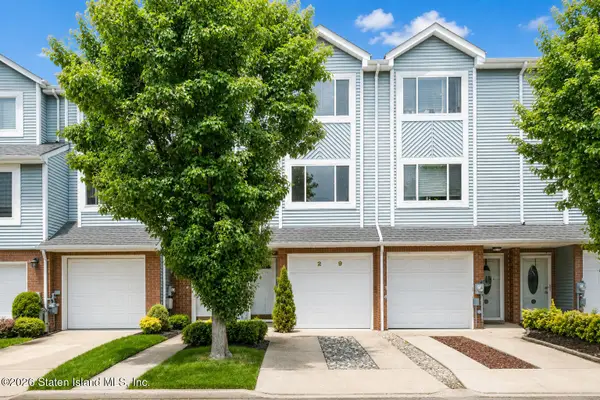 29 Pembrook Loop, Staten Island, NY 10309