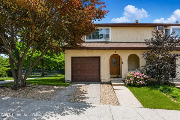 4 Behan Ct, Staten Island, NY 10306