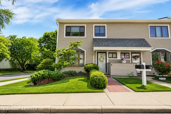 5 Redwood Loop, Staten Island, NY 10309