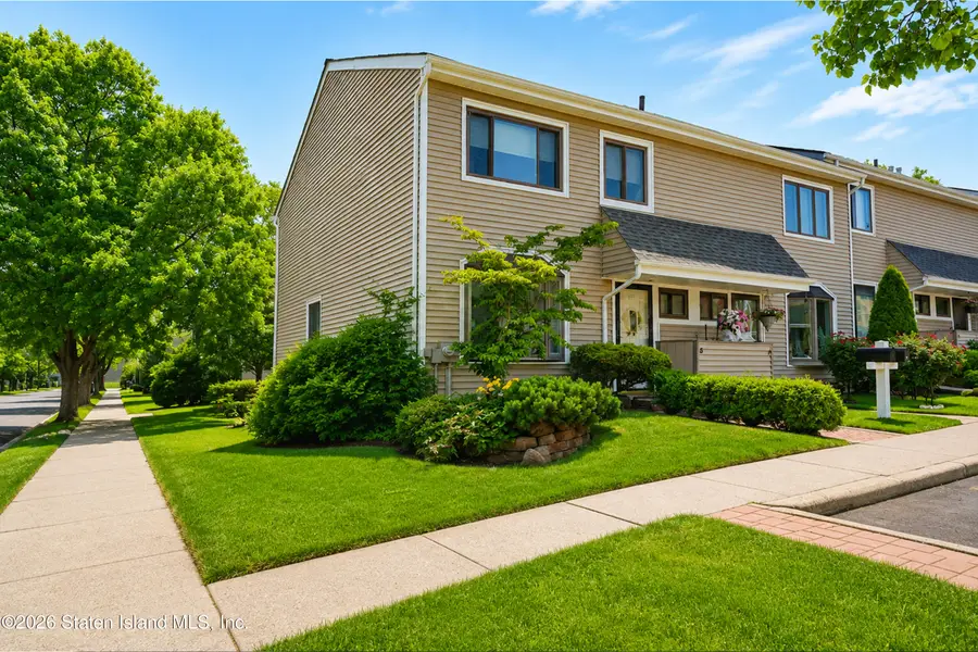 5 Redwood Loop, Staten Island, NY 10309 - #2