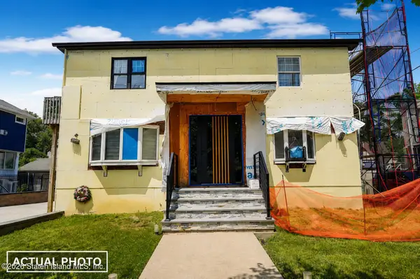 97 Margaretta Court, Staten Island, NY 10314