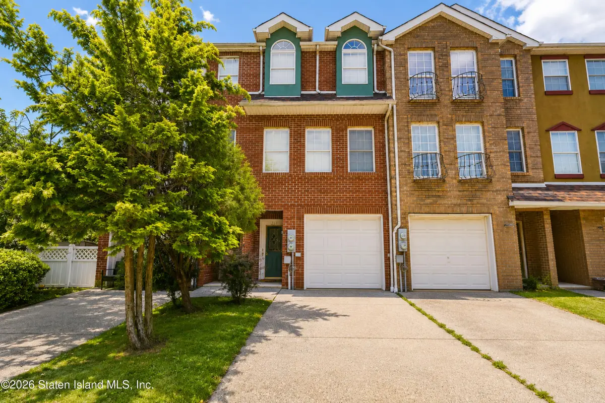 218 Essex Drive, Staten Island, NY 10314 - #1