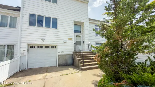 143 Hampton Green, Staten Island, NY 10312