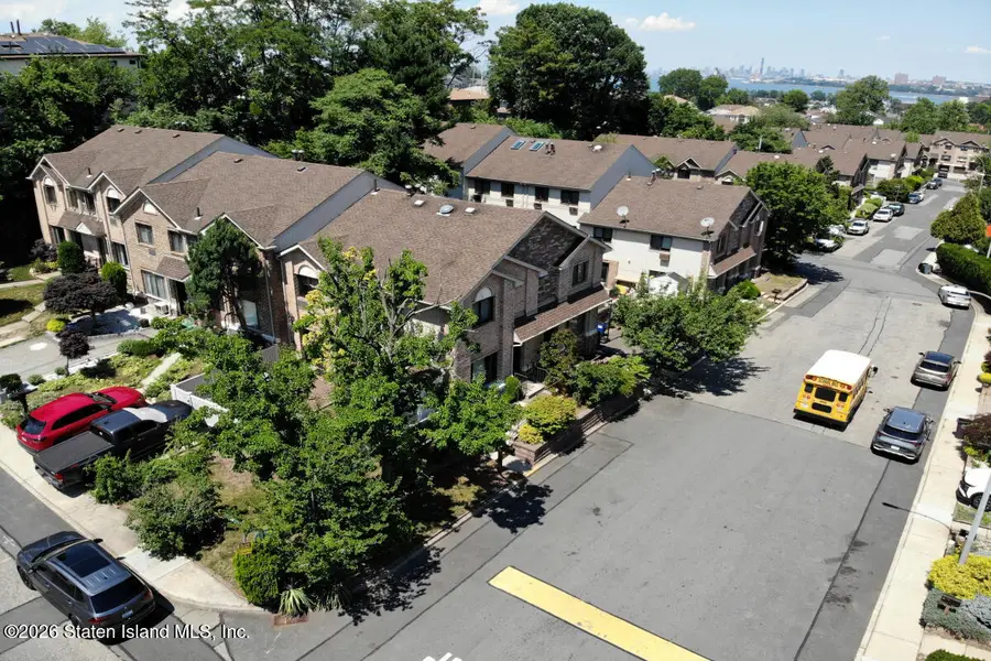 135 North Drive, Staten Island, NY 10305 - #3