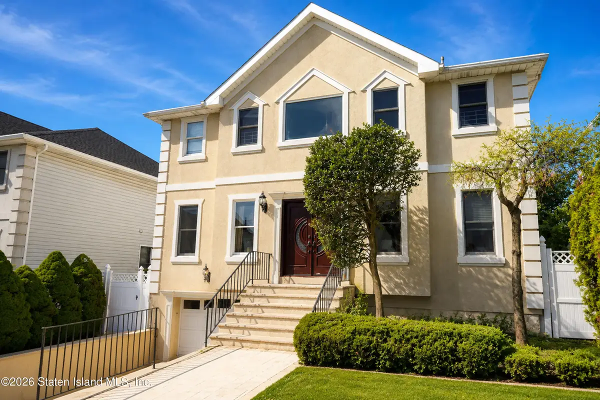22 NW Putters Court, Staten Island, NY 10301 - #1