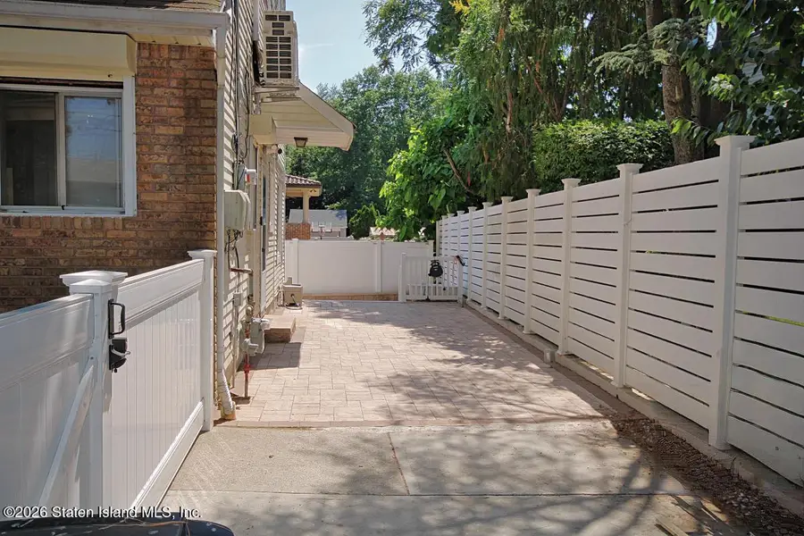160 Dongan Hills Avenue, Staten Island, NY 10305 - #3
