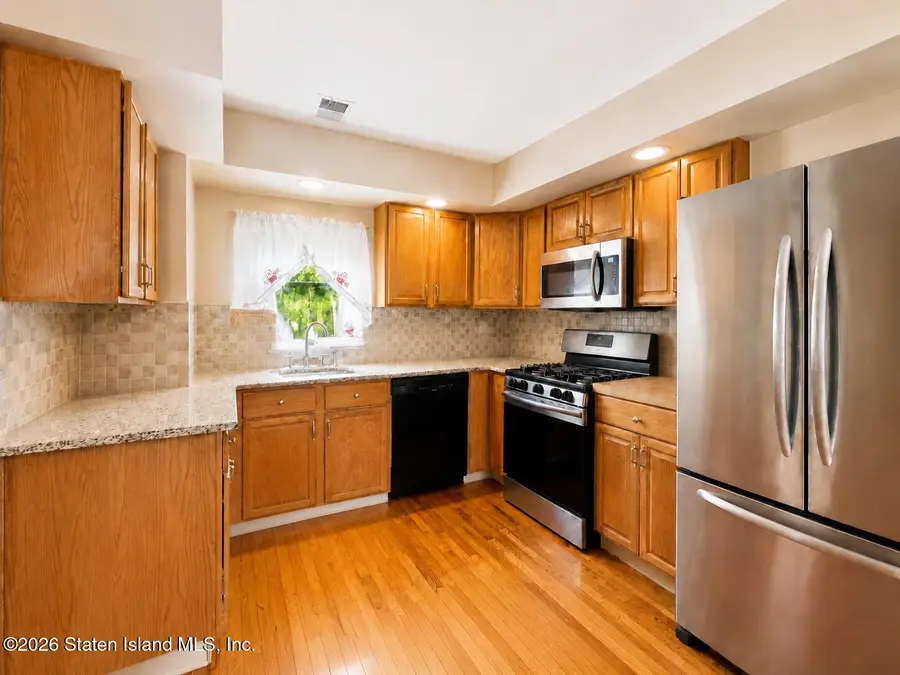 21 Stonecrest Court, Staten Island, NY 10308 - #2