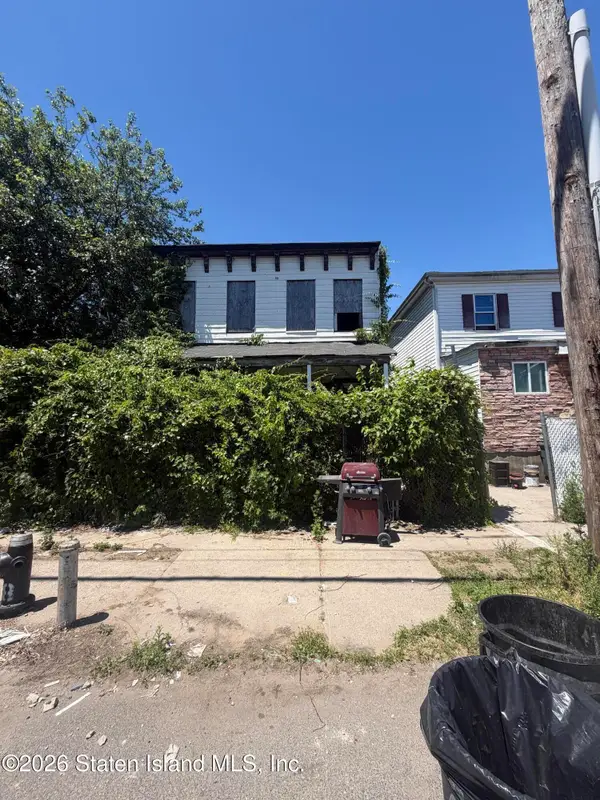 246 Grandview Avenue, Staten Island, NY 10303