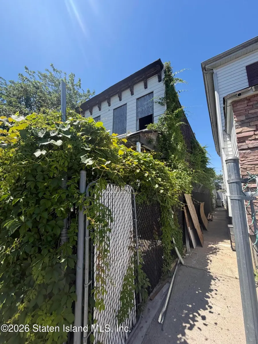 246 Grandview Avenue, Staten Island, NY 10303 - #2