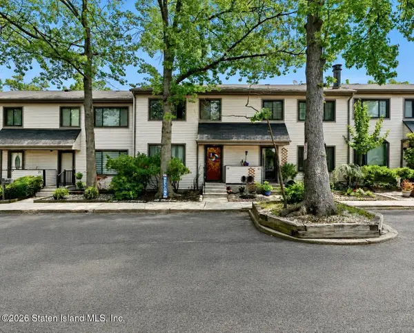 19 Hickory Court, Staten Island, NY 10309