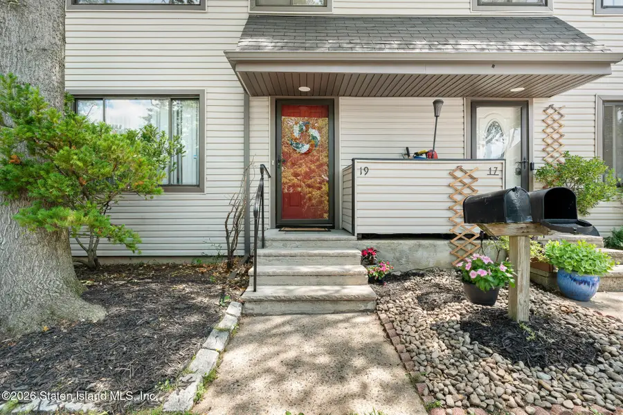 19 Hickory Court, Staten Island, NY 10309 - #3