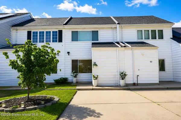 94 Hampton Green, Staten Island, NY 10312
