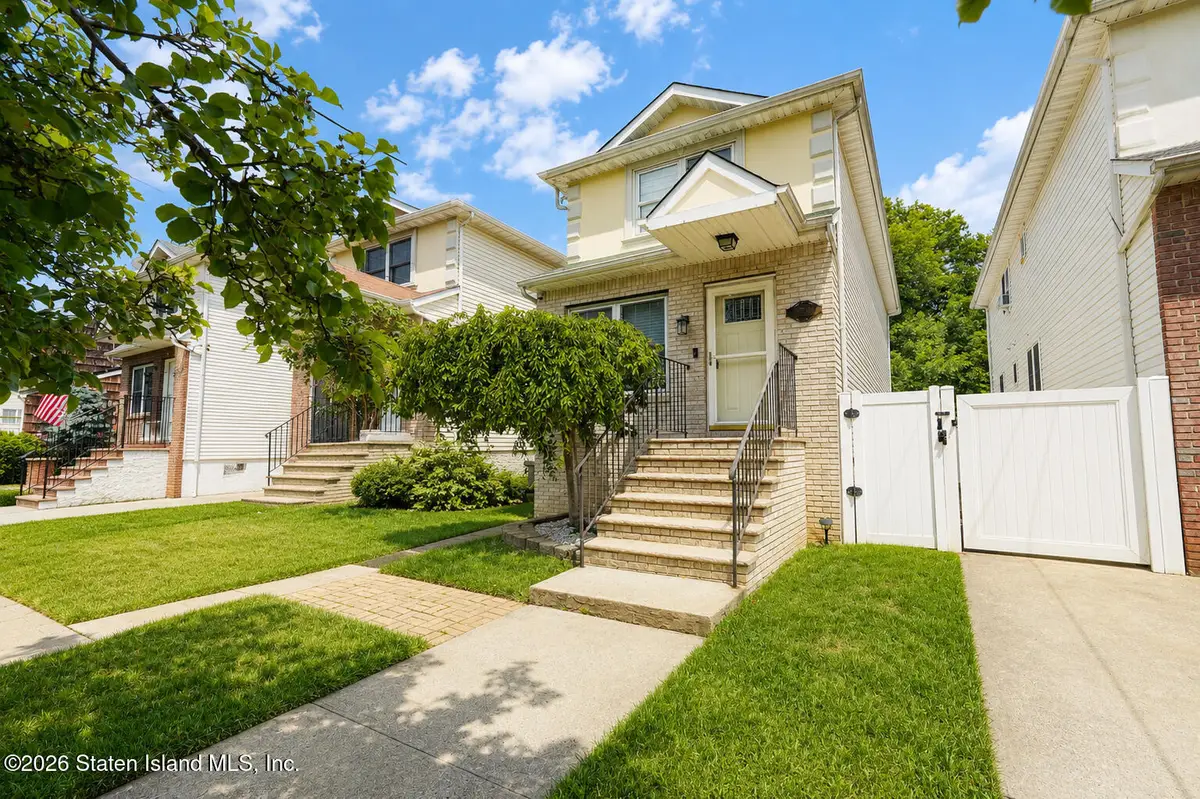 285 Lockman Avenue, Staten Island, NY 10303 - #1