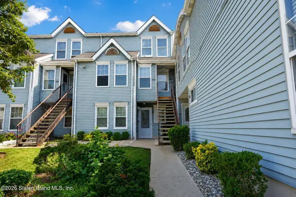 111 Pond Way #B, Staten Island, NY 10303