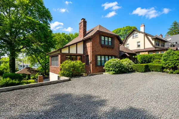 49 Harbor View Place E, Staten Island, NY 10305