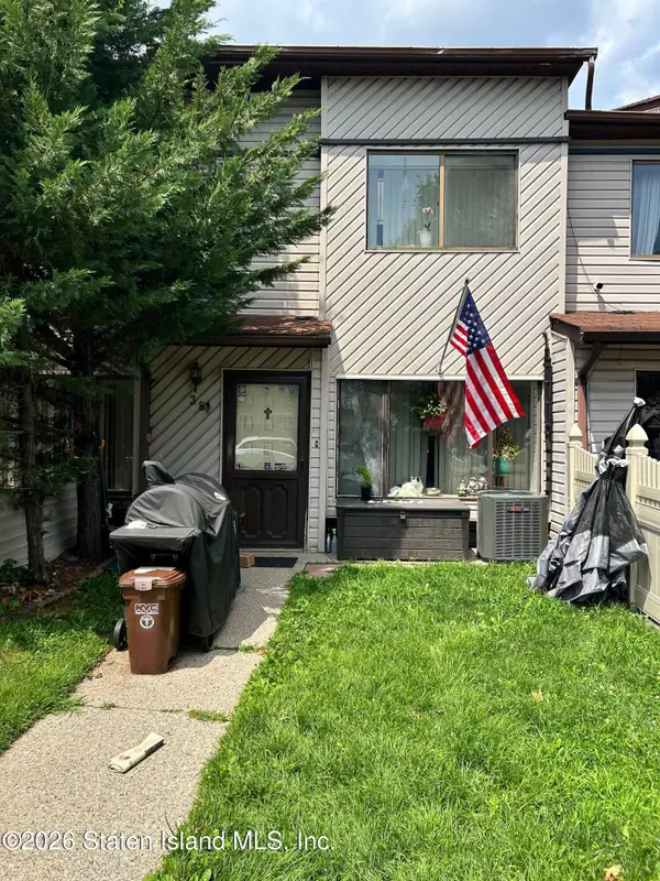 38 Selvin Loop, Staten Island, NY 10303