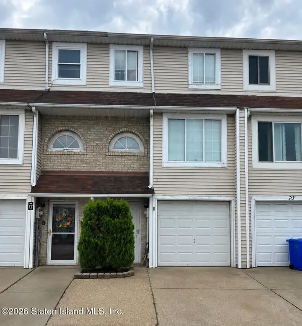 75 Francesca Lane, Staten Island, NY 10303