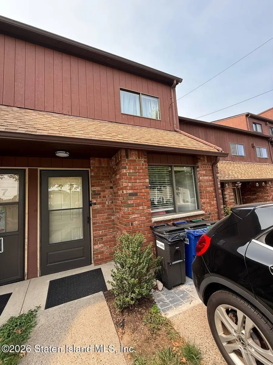 915 W Fingerboard Road, Staten Island, NY 10304 - #2