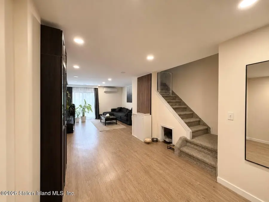 915 W Fingerboard Road, Staten Island, NY 10304 - #3