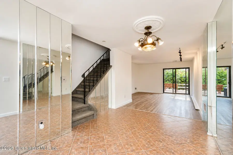 911 W Fingerboard Road, Staten Island, NY 10304 - #2