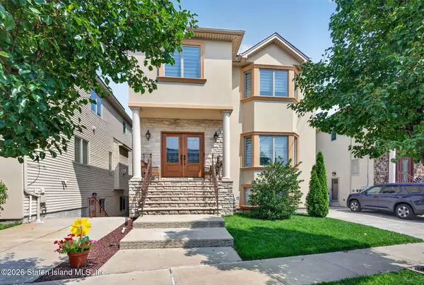 31 Aaron Lane, Staten Island, NY 10309