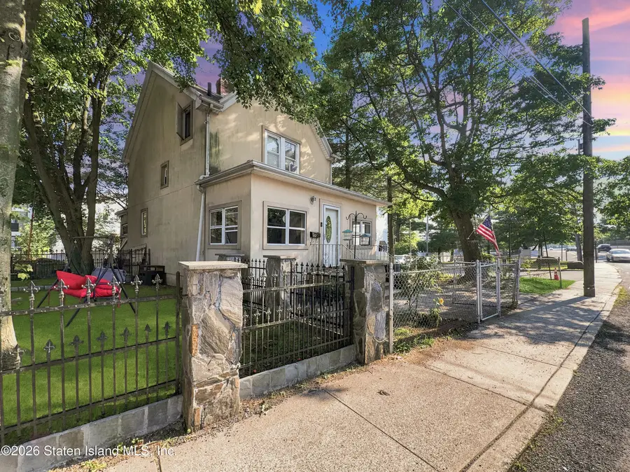 850 W Fingerboard Road, Staten Island, NY 10305 - #3
