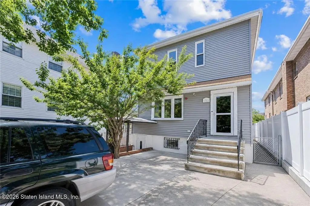 21 Father Capodanno Boulevard, Staten Island, NY 10305 - #1