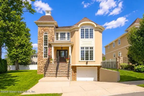 41 St. Edward Lane, Staten Island, NY 10309