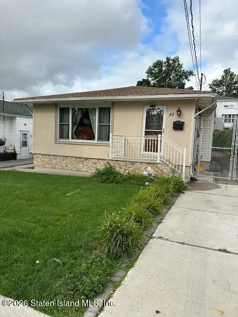 42 Mallory Avenue, Staten Island, NY 10305