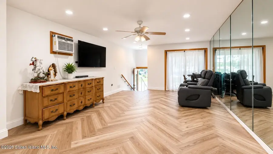 1915 N Railroad Avenue, Staten Island, NY 10306 - #3