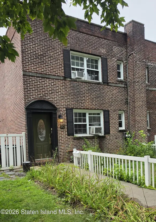 90 Beechwood Place, Staten Island, NY 10314
