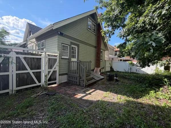 215 Demorest Avenue, Staten Island, NY 10314