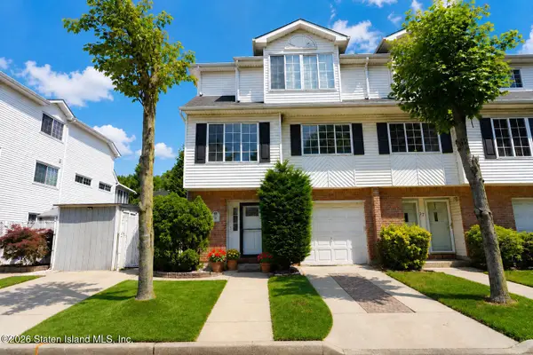 19 Spruce Lane, Staten Island, NY 10309