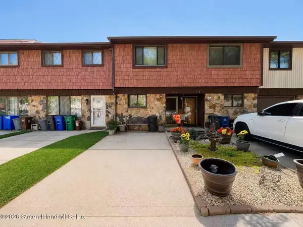 196 Rolling Hill Green, Staten Island, NY 10312