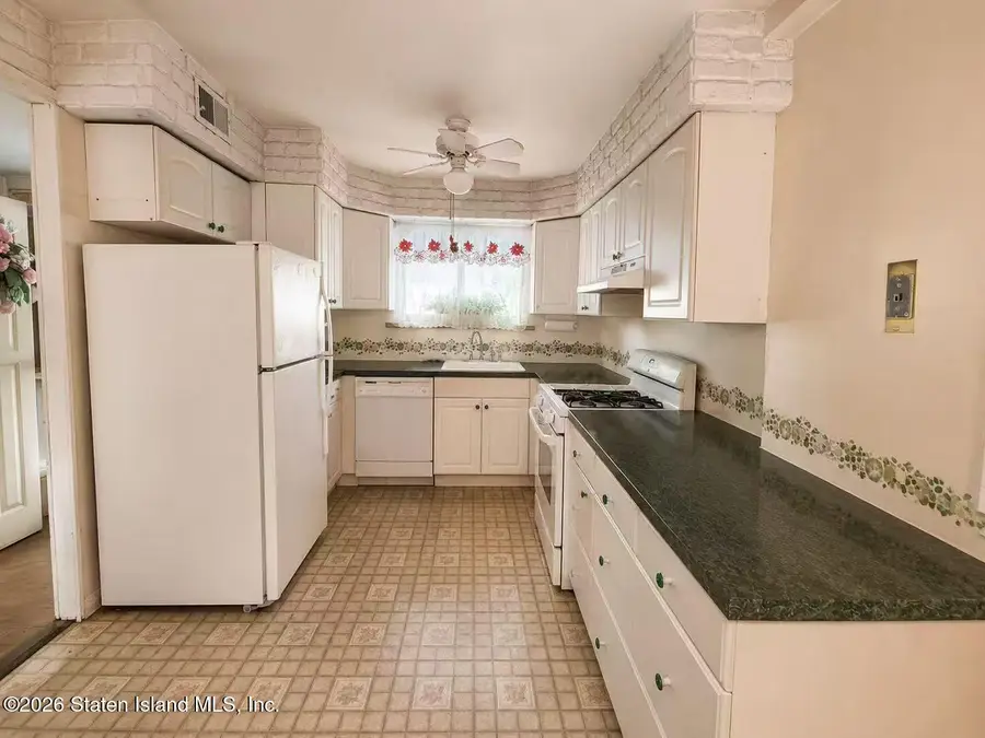 196 Rolling Hill Green, Staten Island, NY 10312 - #2