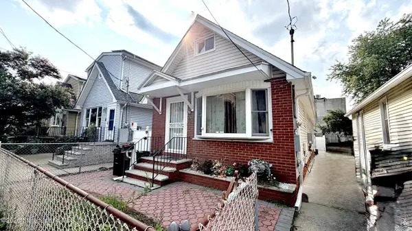 15 Sweetwater Avenue, Staten Island, NY 10308
