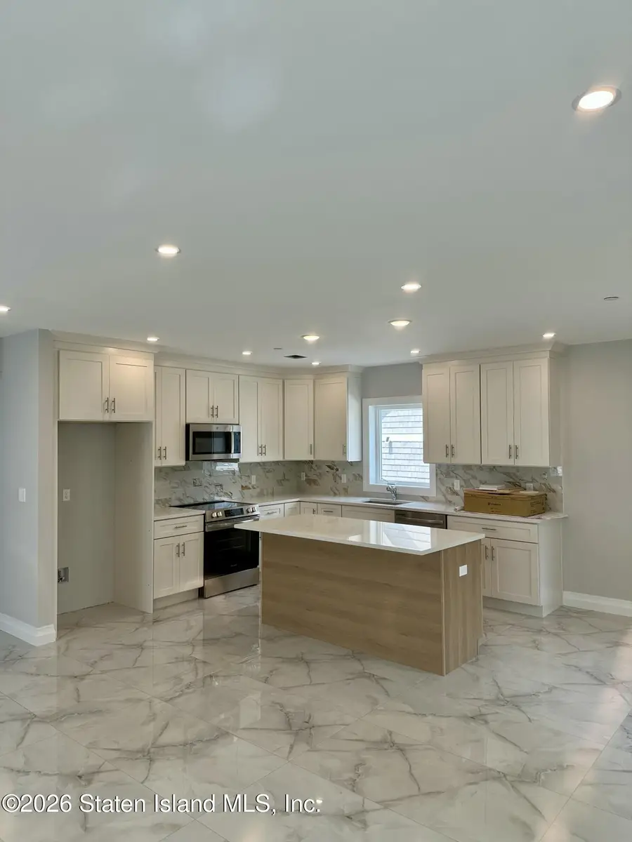685 Oakland Avenue, Staten Island, NY 10310 - #2