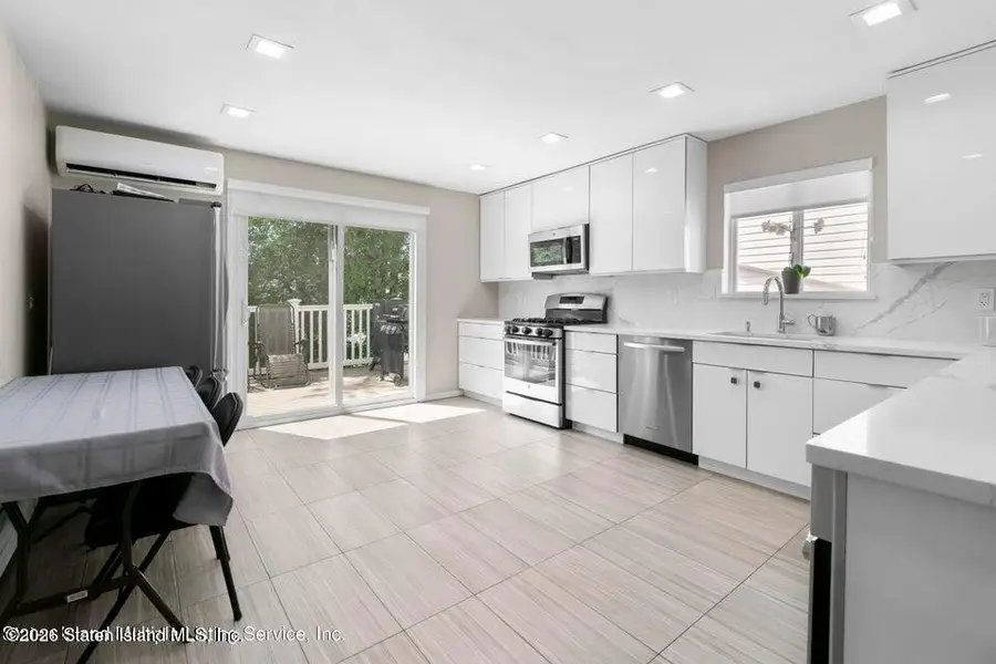 136 Roosevelt Avenue, Staten Island, NY 10314 - #3