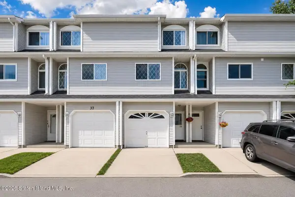 35 Simmons Loop, Staten Island, NY 10314