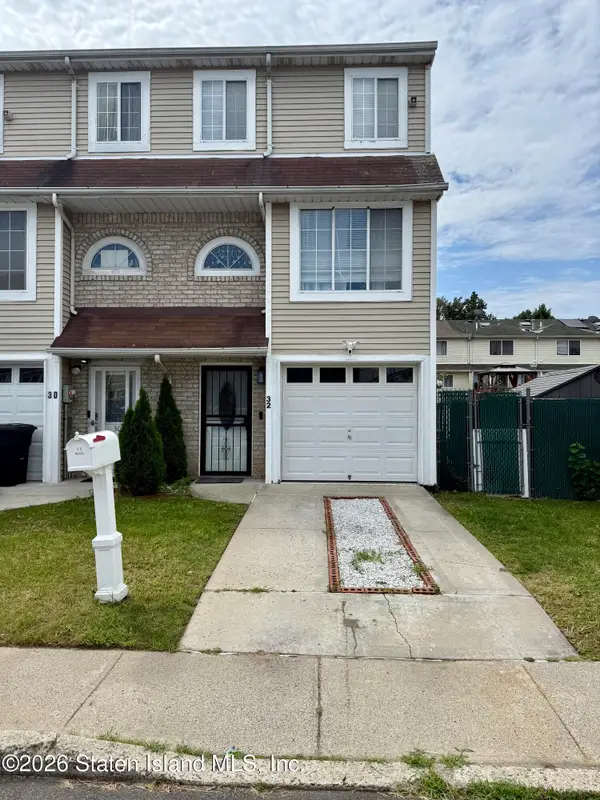 32 Benjamin Drive, Staten Island, NY 10303