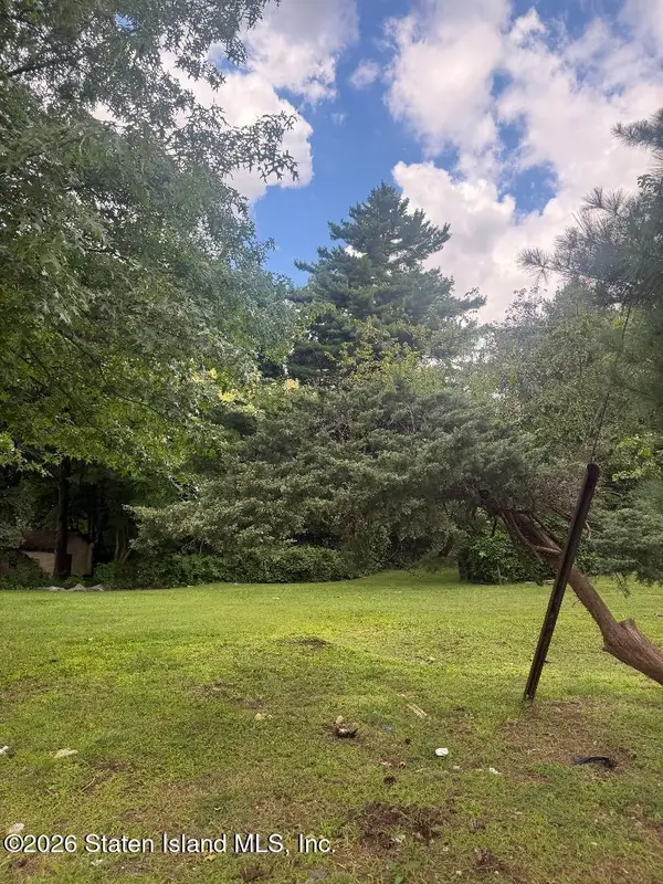 766 Todt Hill Road, Staten Island, NY 10304
