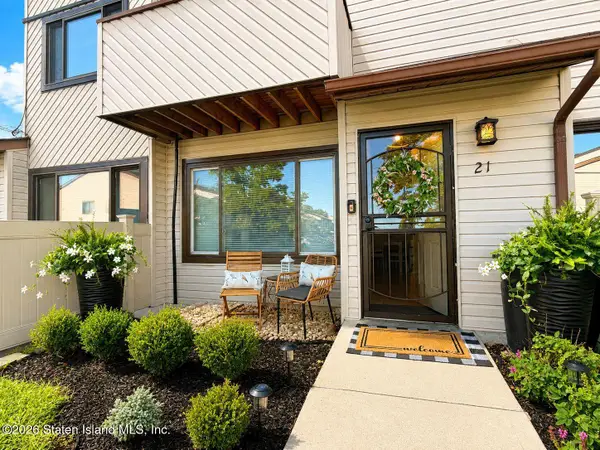 21 Wolkoff Lane, Staten Island, NY 10303