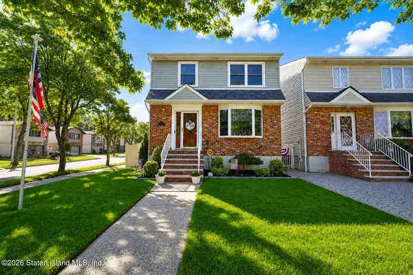 7 Teakwood Court, Staten Island, NY 10308