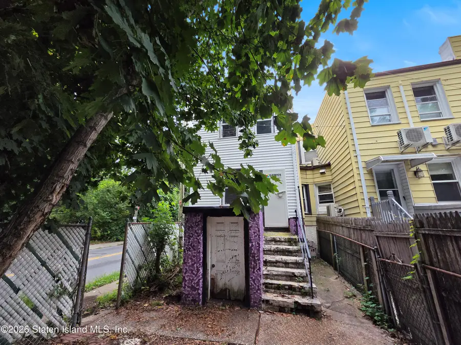 821 W Fingerboard Road, Staten Island, NY 10305 - #3