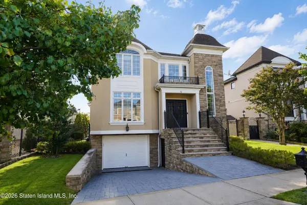 76 St. Edward Lane, Staten Island, NY 10309
