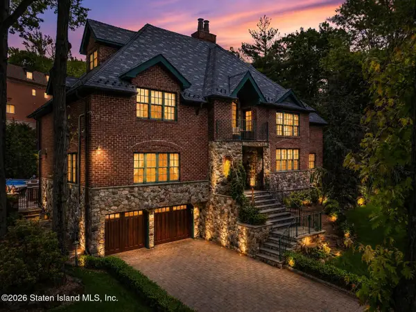 347 Deere Park Place, Staten Island, NY 10301
