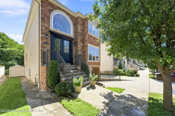 35 Brookside Loop, Staten Island, NY 10309