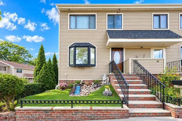33 Berry Court, Staten Island, NY 10309